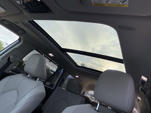 Used 2024 Toyota Grand Highlander Limited AWD/4WD image 29