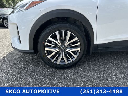 Used 2024 Nissan Kicks SV image 9