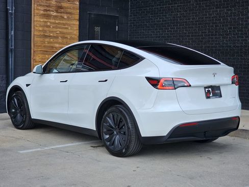 Used 2021 Tesla Model Y Long Range AWD/4WD image 3