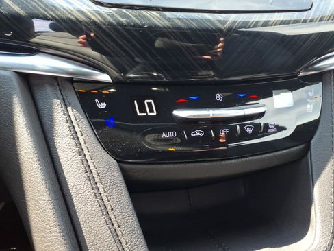 Certified 2023 Cadillac XT6 Premium Luxury AWD/4WD image 33