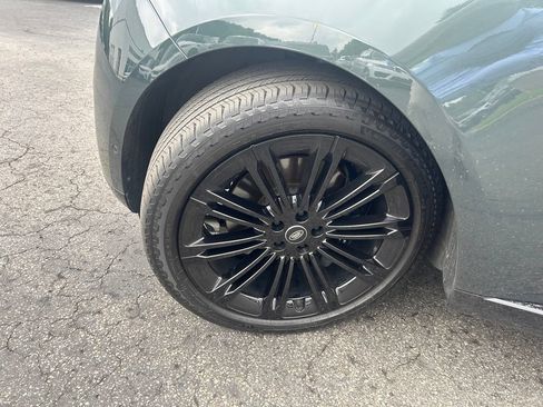 Certified 2025 Land Rover Range Rover SE AWD/4WD image 18