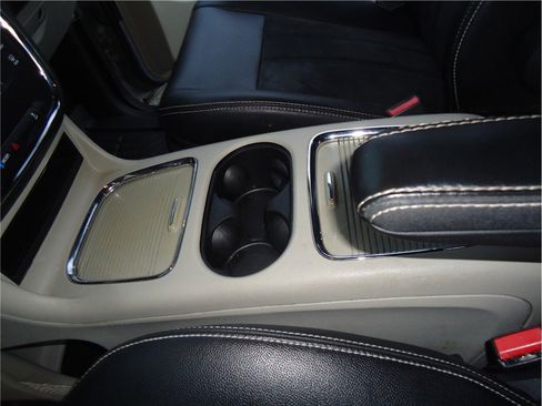 Used 2019 Dodge Grand Caravan SXT image 25