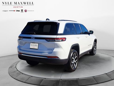 New 2025 Jeep Grand Cherokee Limited image 16