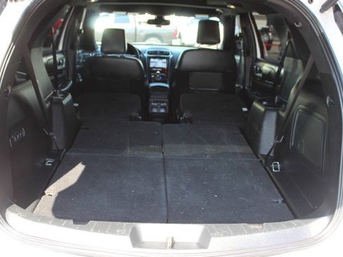 Used 2018 Ford Explorer Platinum AWD/4WD image 18