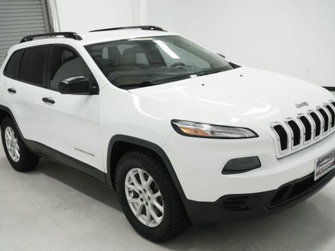 Used 2015 Jeep Cherokee Sport w/ Cold Weather Group AWD/4WD image 3