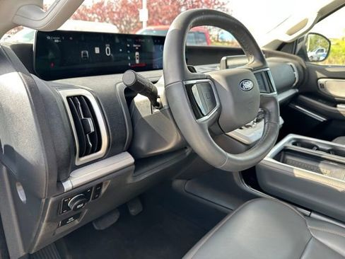 Used 2025 Ford Expedition Max Active AWD/4WD image 26