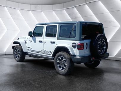 New 2026 Jeep Wrangler Unlimited Sahara w/ Rockslide Package