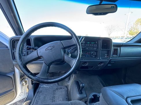 Used 2005 Chevrolet Silverado 2500 LS w/ Skid Plate Package AWD/4WD image 12