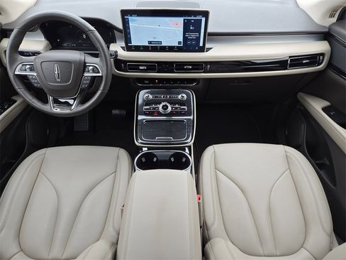 Used 2023 Lincoln Nautilus FWD w/ Premium Package image 25