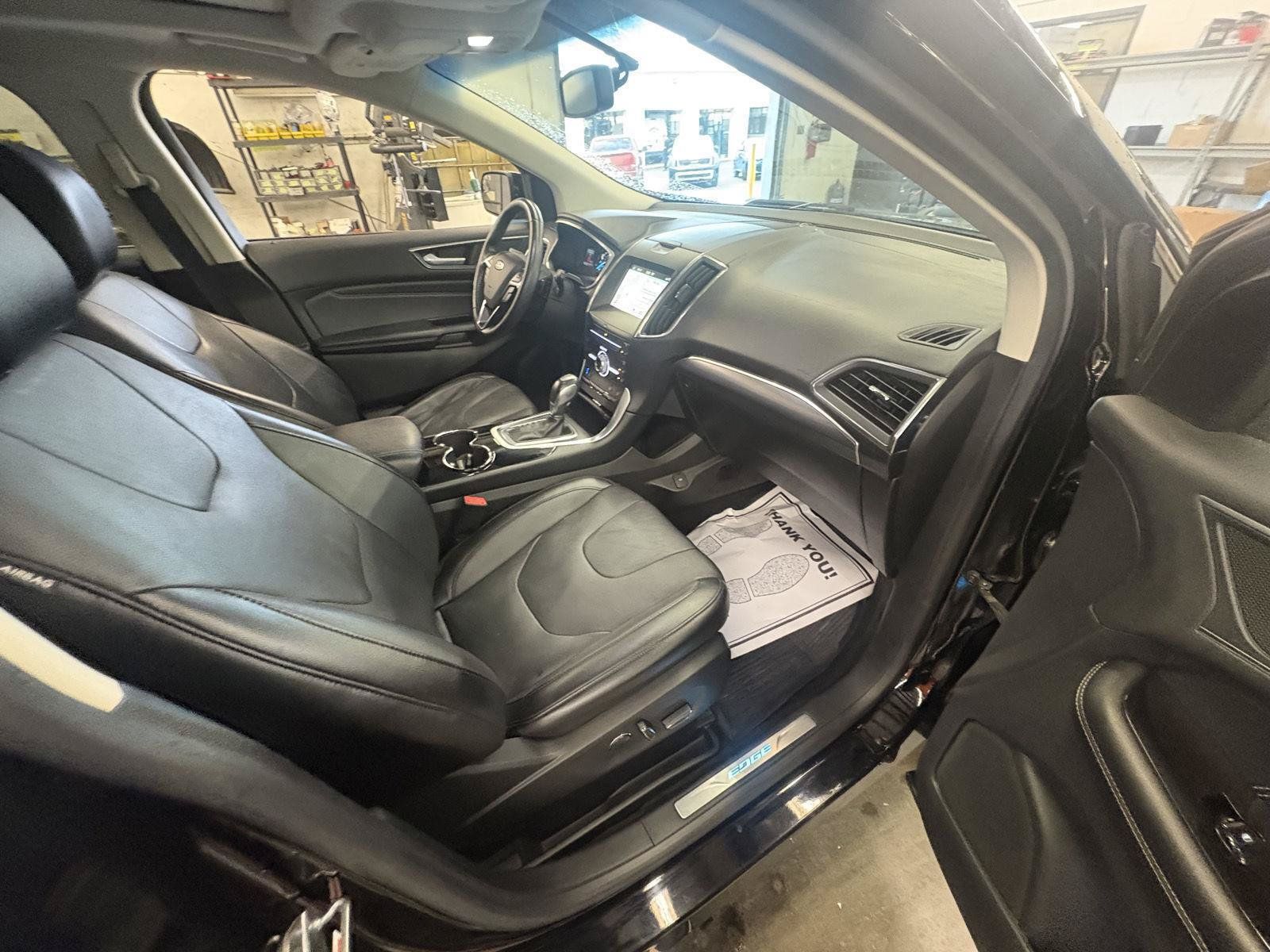 Used 2018 Ford Edge Titanium w/ Equipment Group 301A AWD/4WD image 16
