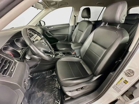 Used 2018 Volkswagen Tiguan SE AWD/4WD image 29