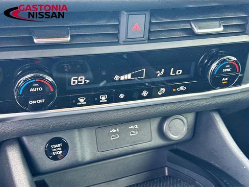 Used 2024 Nissan Rogue SV AWD/4WD image 19