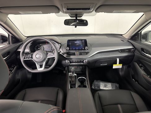 New 2025 Nissan Altima 2.5 SR image 4