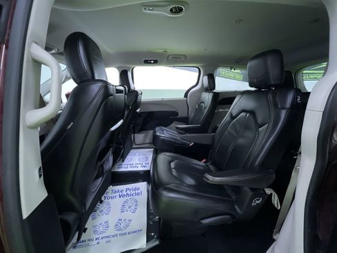 Used 2018 Chrysler Pacifica Touring-L Plus w/ Tire & Wheel Group image 26