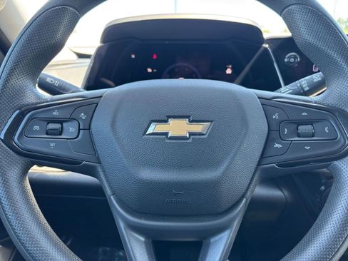 Used 2025 Chevrolet Trax LT FWD image 27