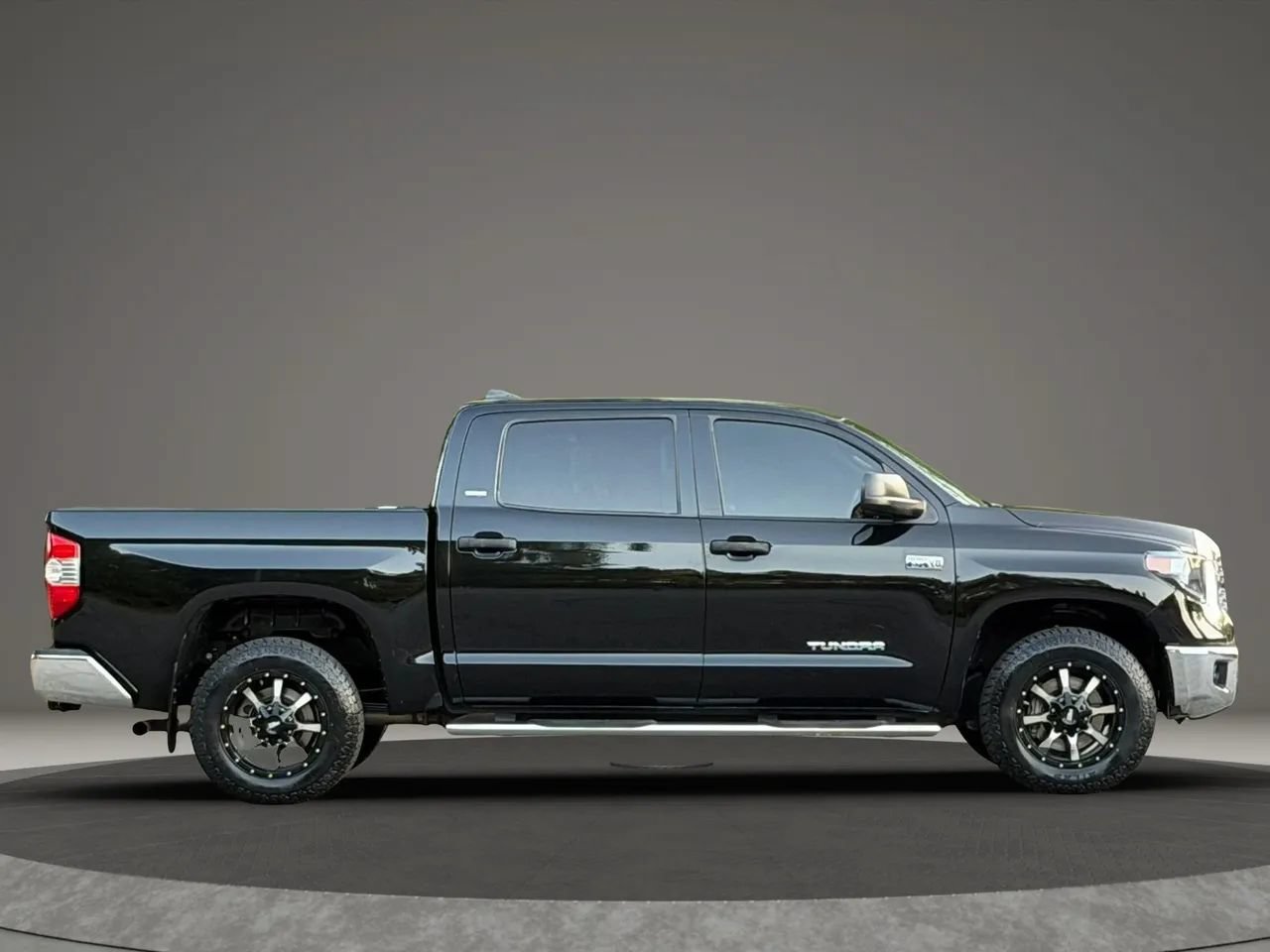 Used 2021 Toyota Tundra SR5 w/ SR5 Leather Package RWD image 8