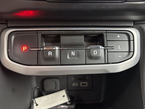 Certified 2023 GMC Acadia SLE w/ Driver Convenience Package image 33