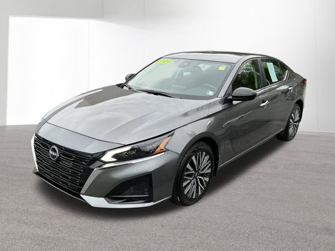 Used 2024 Nissan Altima 2.5 SV AWD/4WD image 7