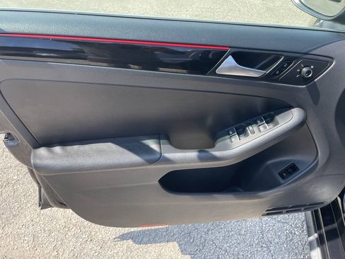 Used 2017 Volkswagen Jetta GLI FWD image 18