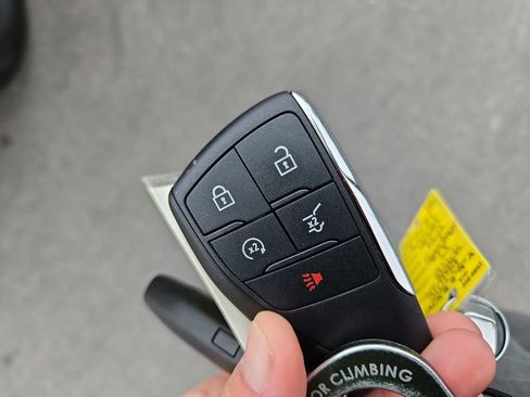 Used 2024 Chevrolet Traverse LT image 36