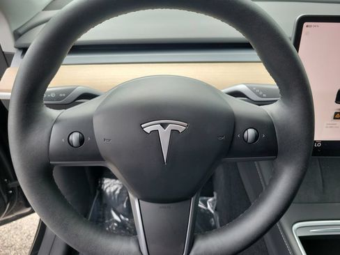Used 2023 Tesla Model Y Long Range AWD/4WD image 26
