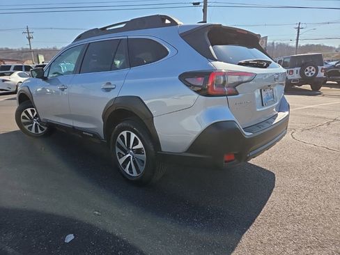 Certified 2025 Subaru Outback Premium image 4