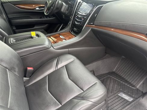 Used 2020 Cadillac Escalade Premium Luxury AWD/4WD image 38