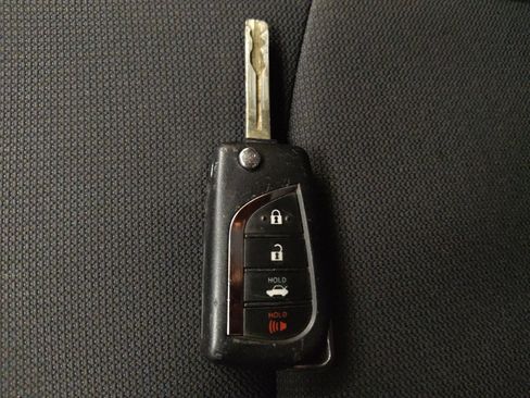 Used 2020 Toyota Corolla LE FWD image 32