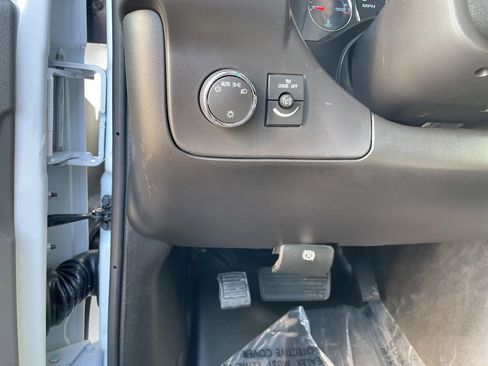 New 2025 Chevrolet Express 2500 image 9