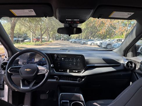 Used 2025 Chevrolet Equinox LT image 27