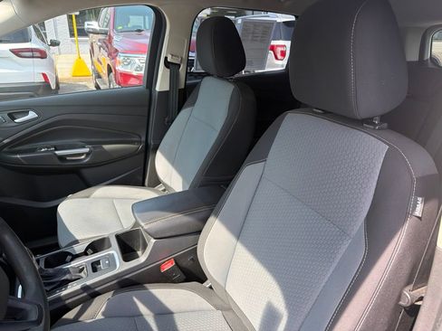 Used 2017 Ford Escape SE FWD image 16