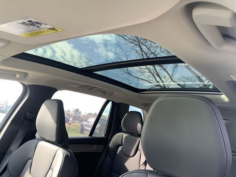 Used 2025 Volvo XC90 B6 Plus image 28