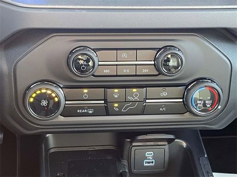 New 2025 Ford Bronco Base image 20