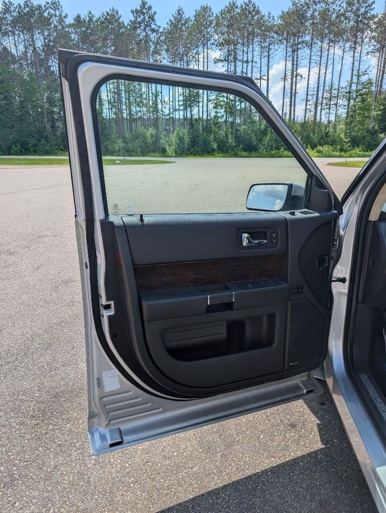 Used 2019 Ford Flex Limited AWD/4WD image 12