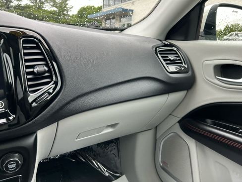 Used 2018 Jeep Compass Limited w/ Navigation Group AWD/4WD image 22