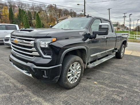 Used 2024 Chevrolet Silverado 3500 High Country w/ High Country Premium Package image 3