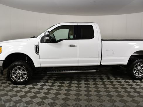 Used 2017 Ford F250 Lariat w/ Chrome Package AWD/4WD image 9