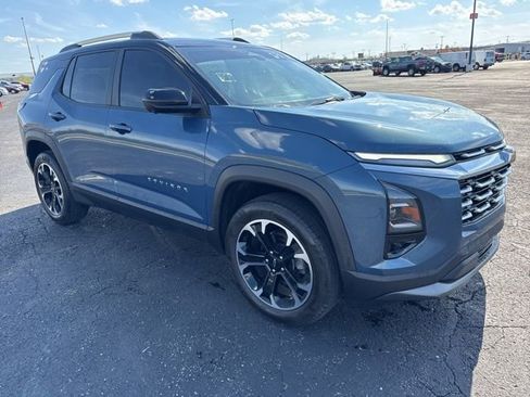 Used 2025 Chevrolet Equinox LT w/ Safety and Technology Package image 3