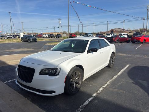 Used 2022 Chrysler 300 Touring w/ Sport Appearance Package image 4