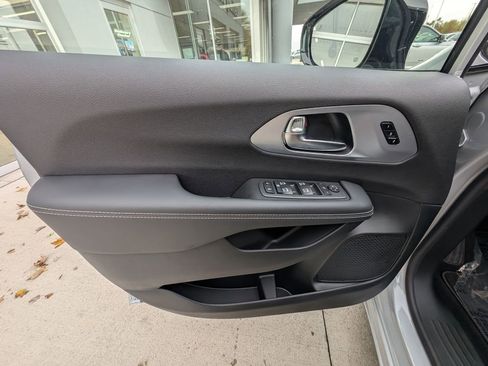 New 2026 Chrysler Pacifica Limited w/ S Appearance Package image 39