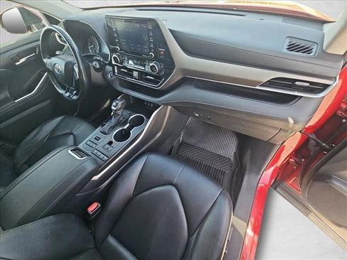 Used 2020 Toyota Highlander XLE image 22