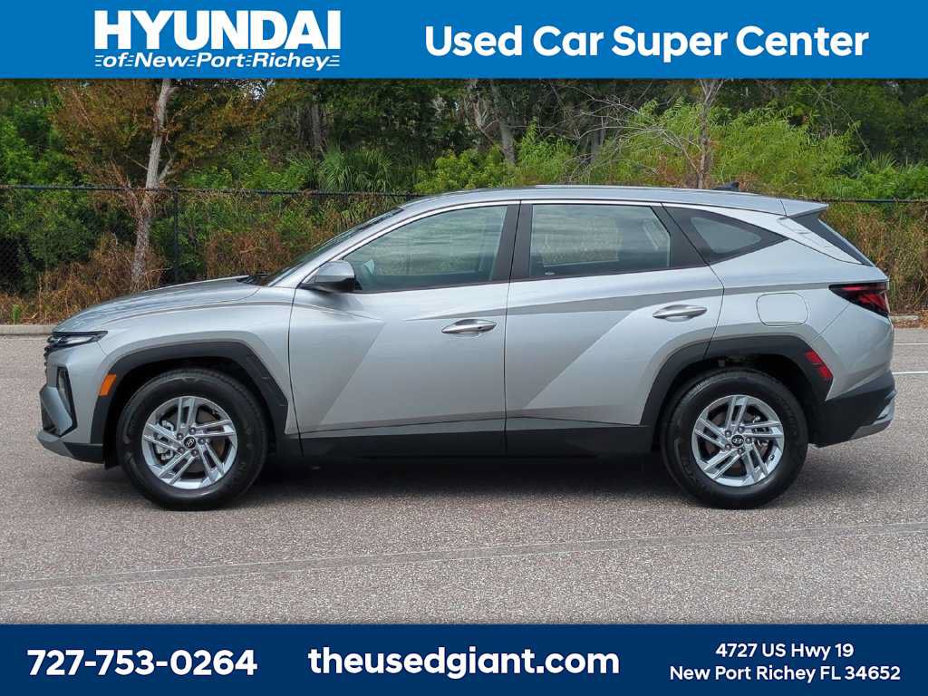 Used 2026 Hyundai Tucson SE FWD image 2