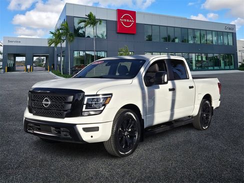 Used 2024 Nissan Titan SV w/ SV Convenience Package image 4