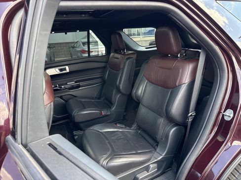 Used 2022 Ford Explorer Platinum w/ Equipment Group 601A AWD/4WD image 48