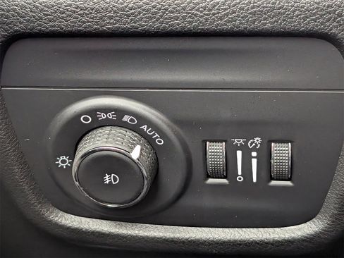 Used 2023 Jeep Grand Cherokee Limited w/ Black Appearance Package image 22