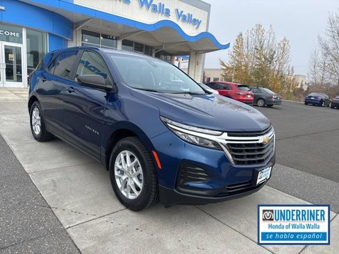 Used 2022 Chevrolet Equinox LS w/ LS Convenience Package image 1