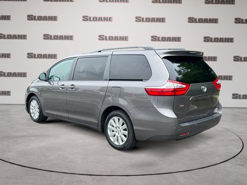 Used 2017 Toyota Sienna XLE Premium AWD/4WD image 3