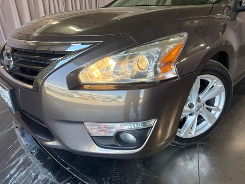 Used 2015 Nissan Altima 2.5 SV w/ Convenience Package FWD image 7