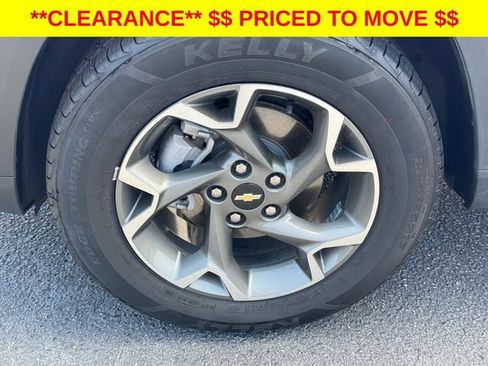 Used 2025 Chevrolet Trax LT FWD image 34