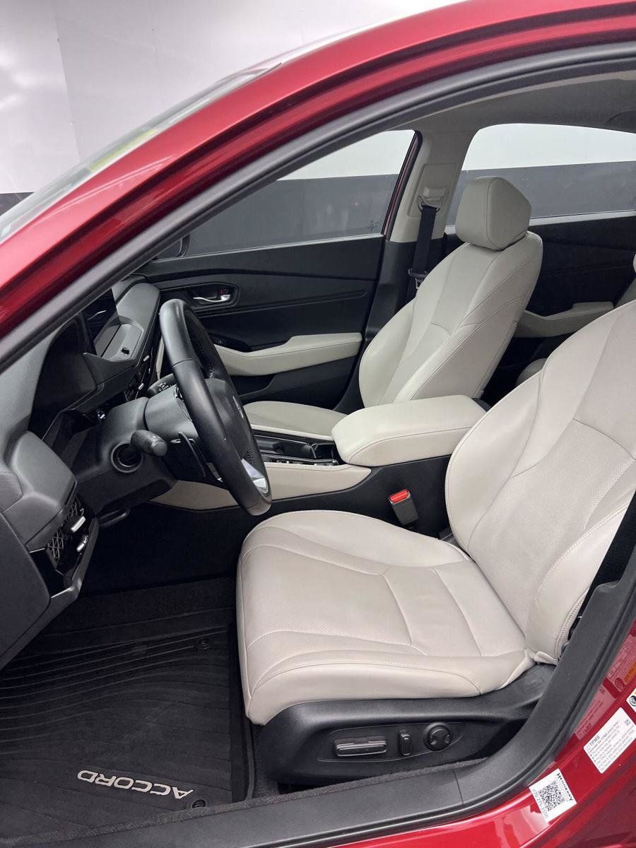 Used 2024 Honda Accord Touring image 4